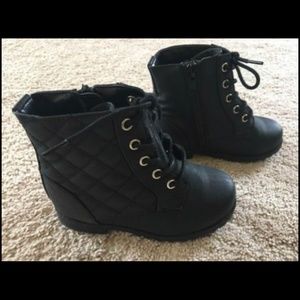 7T Quilted Lace up dress boots